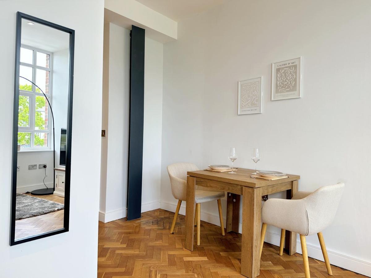 The Tailor's Lounge - Flat & Parking *